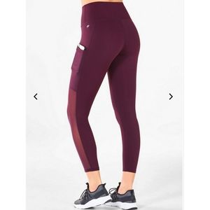 Fabletics High Waisted Mila Pocket Capri NWT